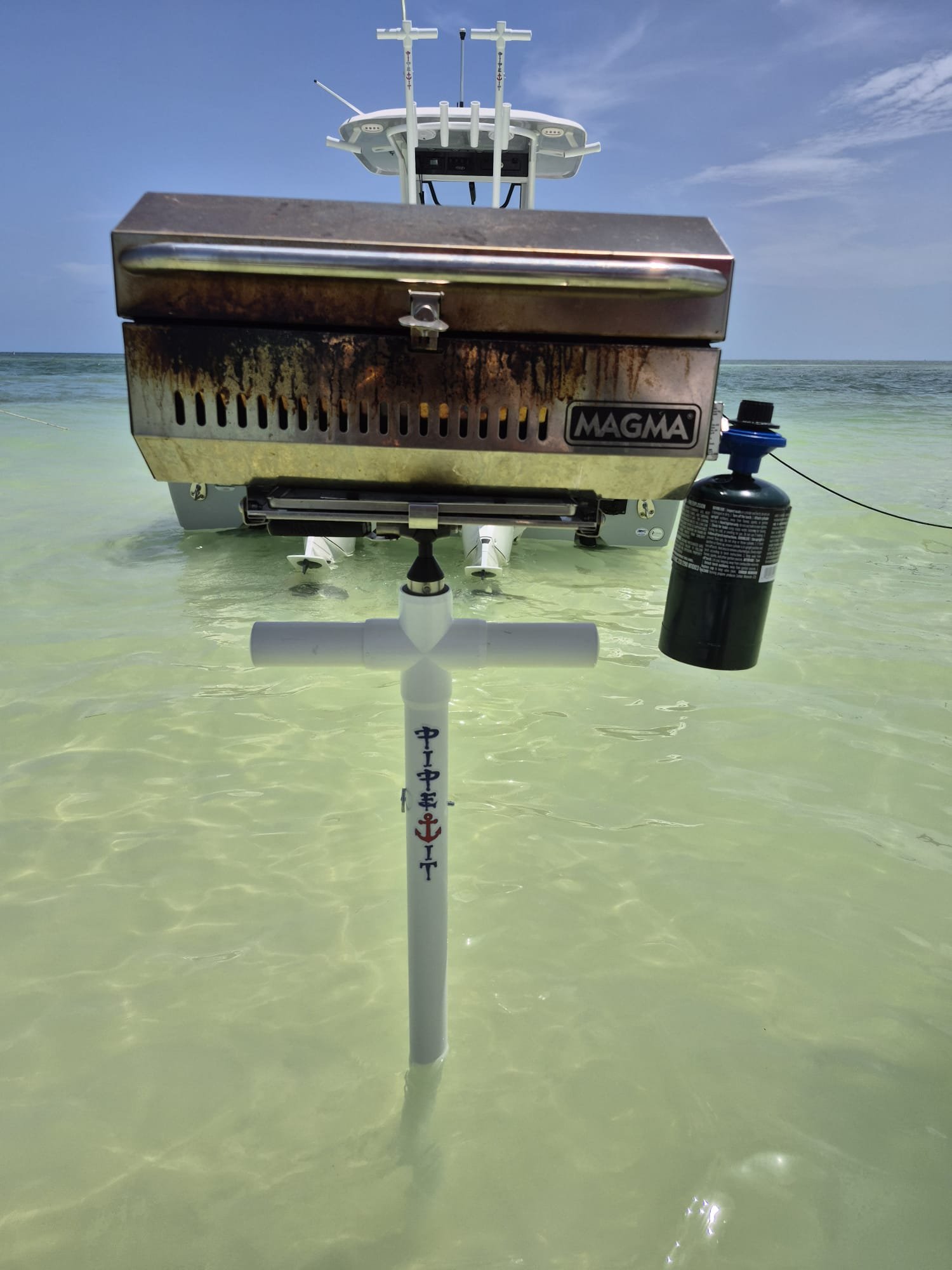 Magma grill mounted on a PIPE IT base off the boat